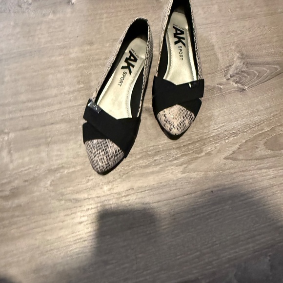 Anne Klein Snake Flat 9 EUC - Picture 8 of 11